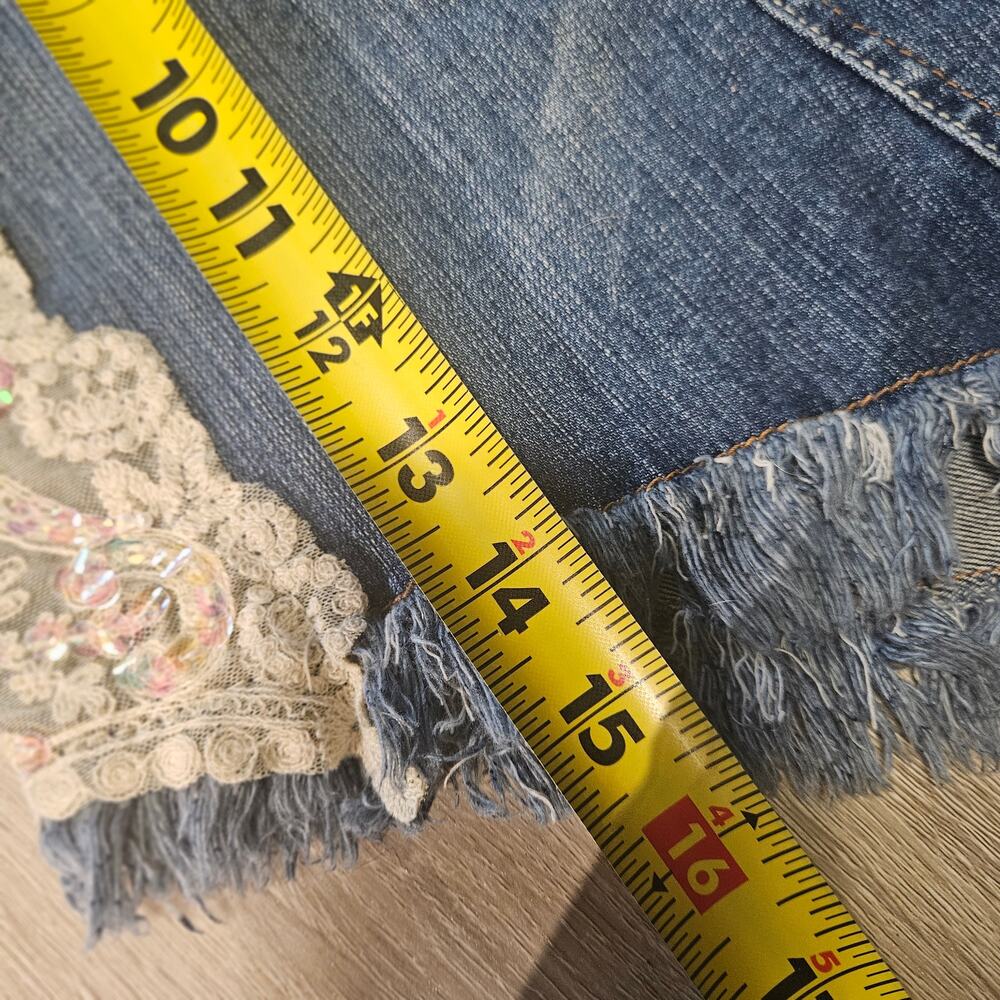 VTG Candie's Y2K Denim Mini Skirt 🍭 Lace Patchwork & Distressed Hem - Sz 5 - Picture 6 of 7